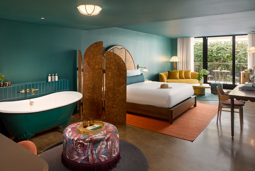 Suite with clawfoot tub and generous space